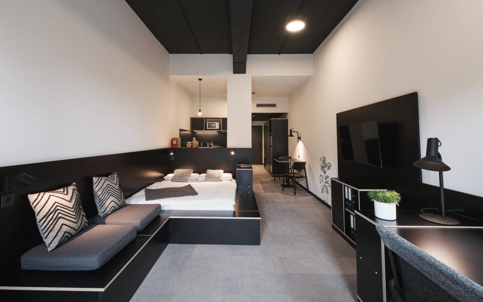 Bed, TV and multimedia, Kitchen or kitchenette, Living room, Bedroom