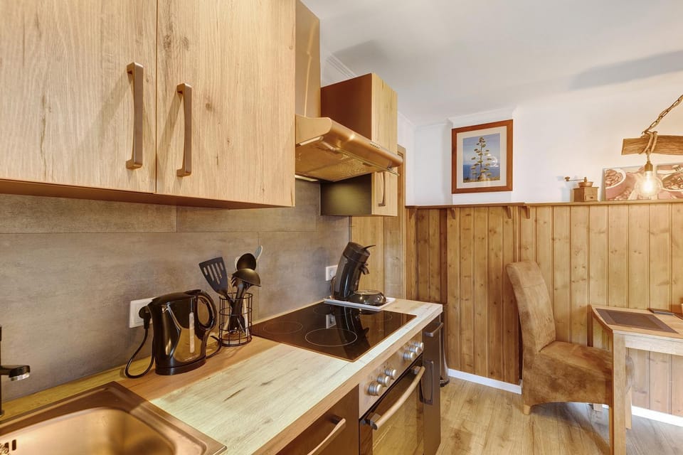 Kitchen or kitchenette, Living room
