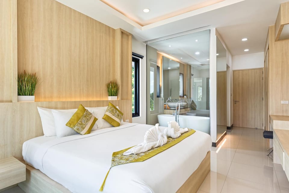 Bed, Photo of the whole room, Seating area, Bedroom, wardrobe