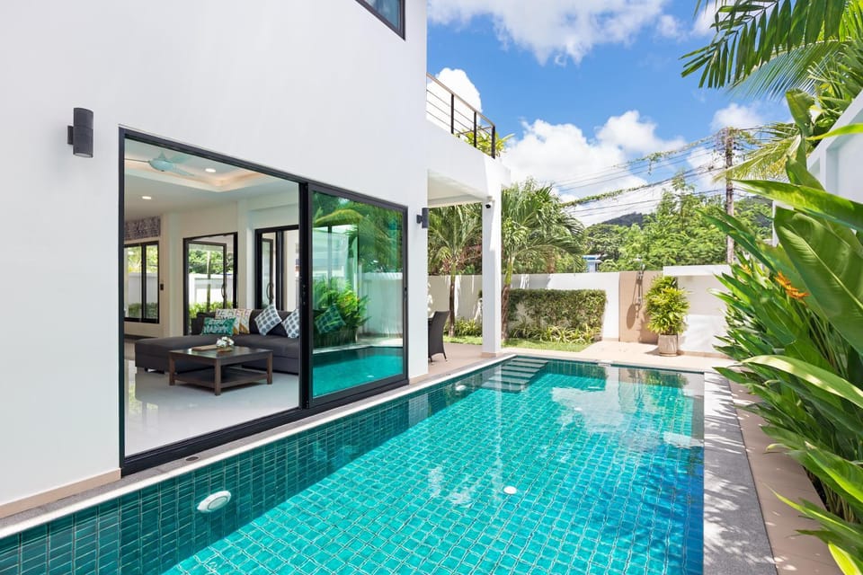Property building, Patio, Day, Swimming pool, Swimming pool