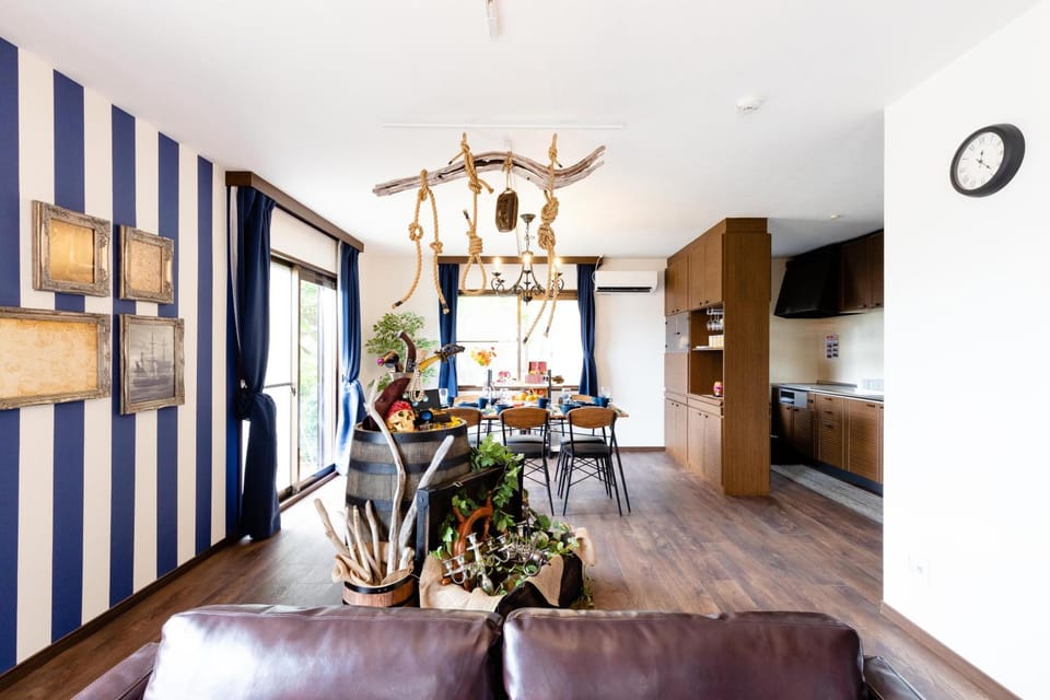 Seating area, Dining area