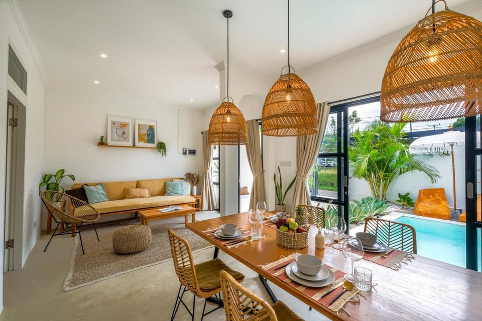 Living room, Seating area, Dining area