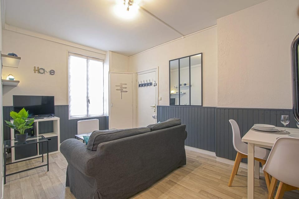 TV and multimedia, Living room, Dining area