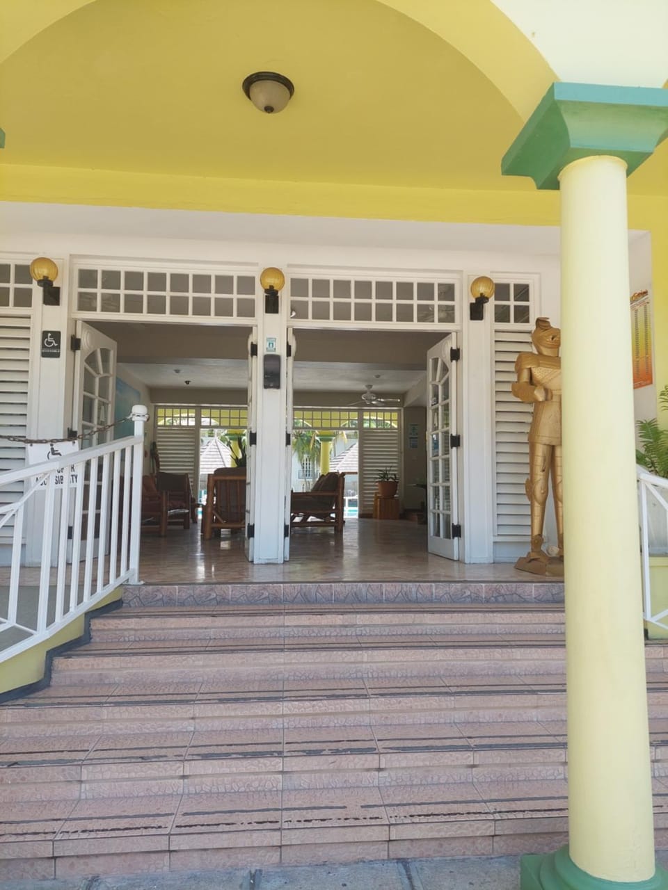 Property building, Facade/entrance, Lobby or reception