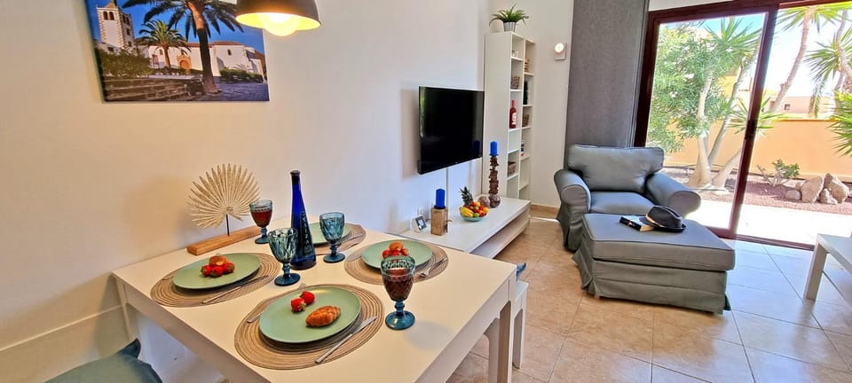Living room, Dining area, Garden view