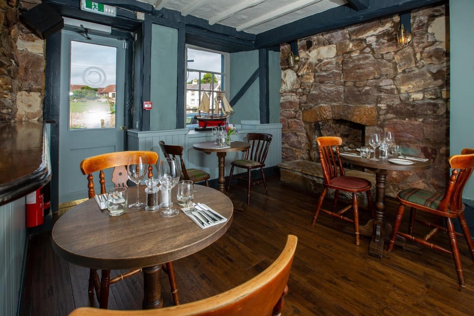 Restaurant/places to eat, Lounge or bar, Dining area, Drinks