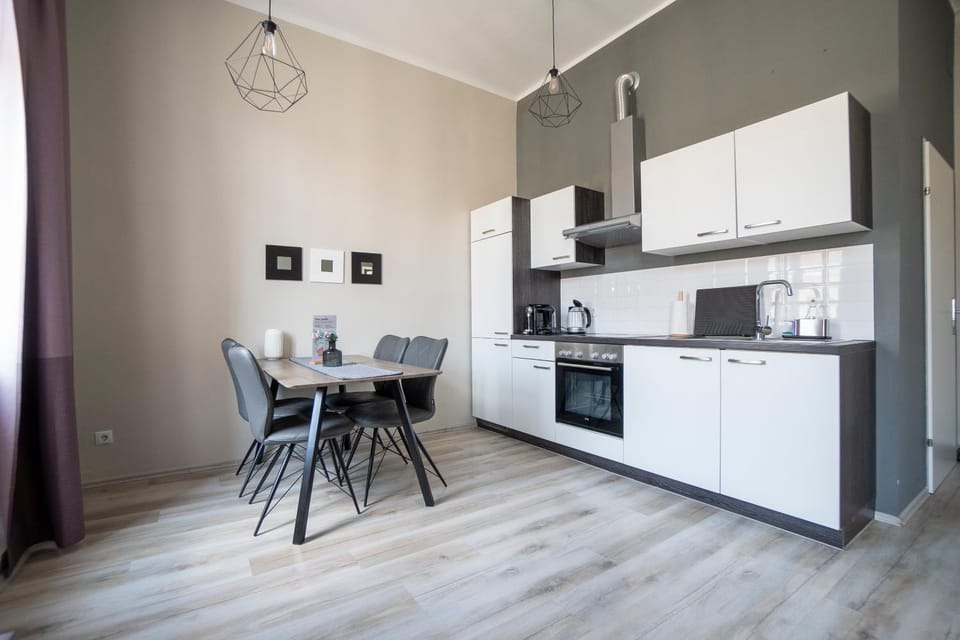 Kitchen or kitchenette, Dining area, dishwasher, minibar, pet friendly, stove, toaster