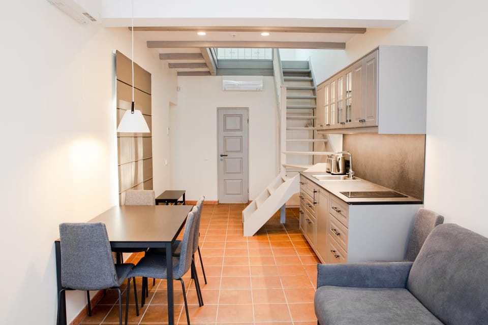 Kitchen or kitchenette, Living room, Seating area, Dining area