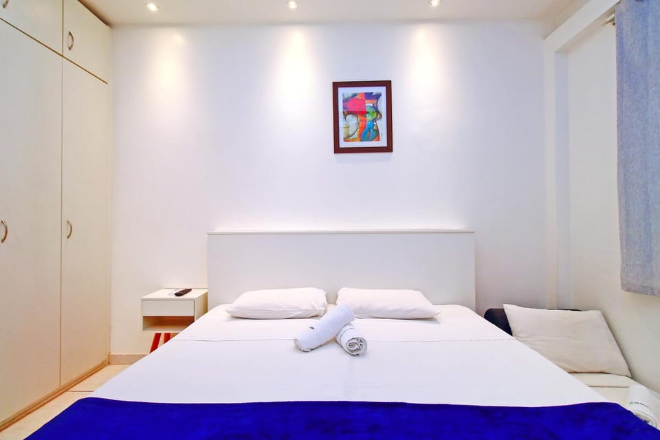 Bed, Bedroom, towels, wardrobe