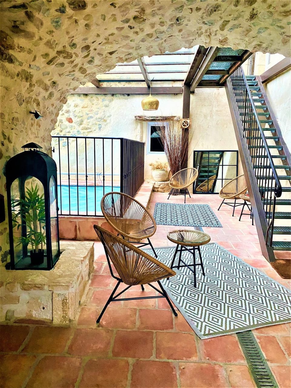 Gîte de groupe 18p-9ch OU 3 gîtes indépendants 6p-3ch - PATIO et PISCINE INTERIEURE CHAUFFEE TOUTE L'ANNEE House in Vallon-Pont-d'Arc