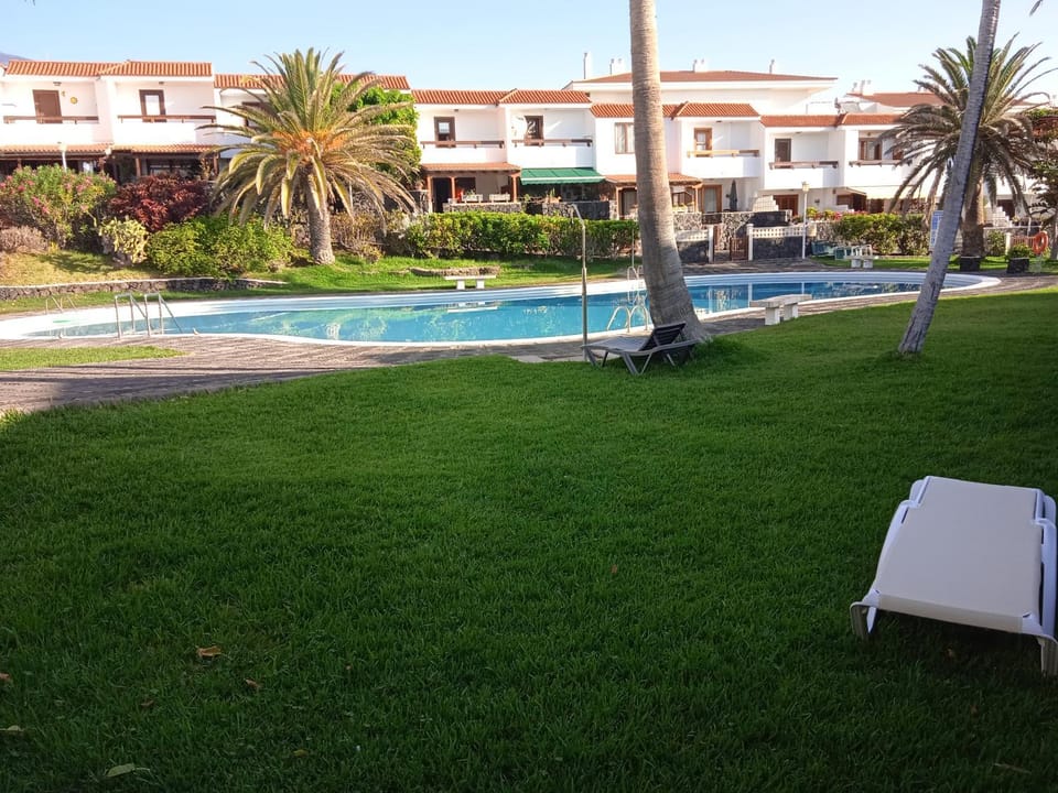 Shower, Swimming pool