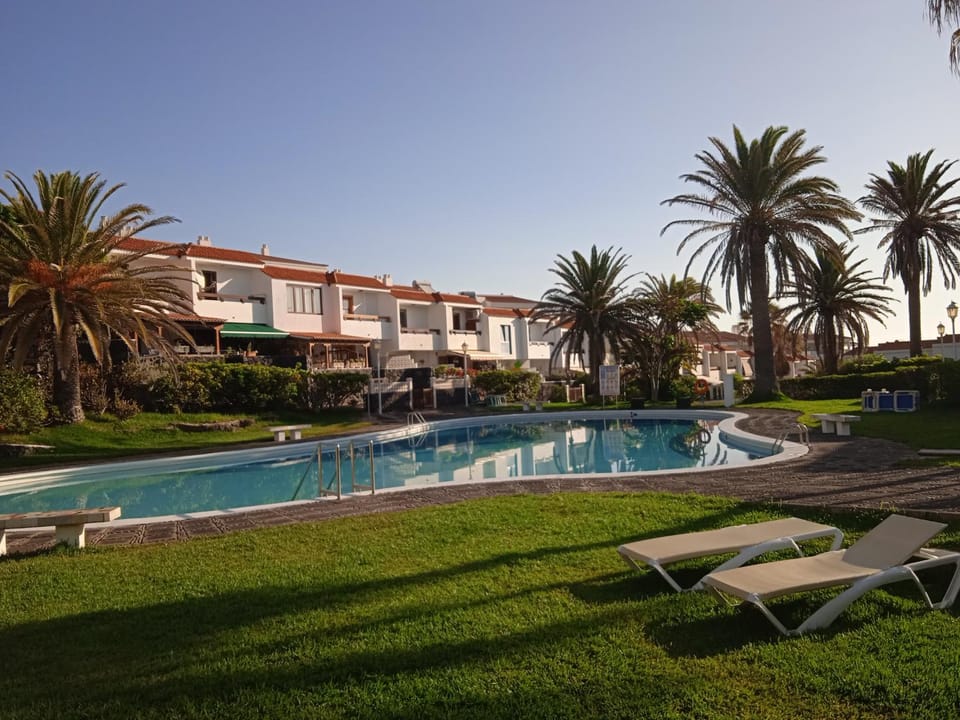 Spring, Day, Garden, Pool view, Swimming pool, sunbed