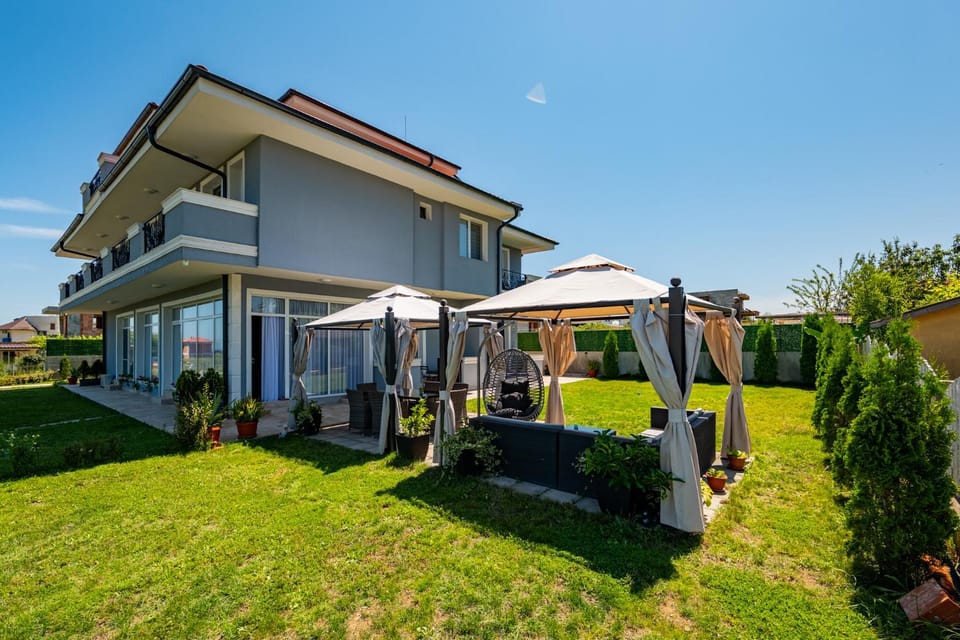 La Mansión Bed and Breakfast in Burgas Province