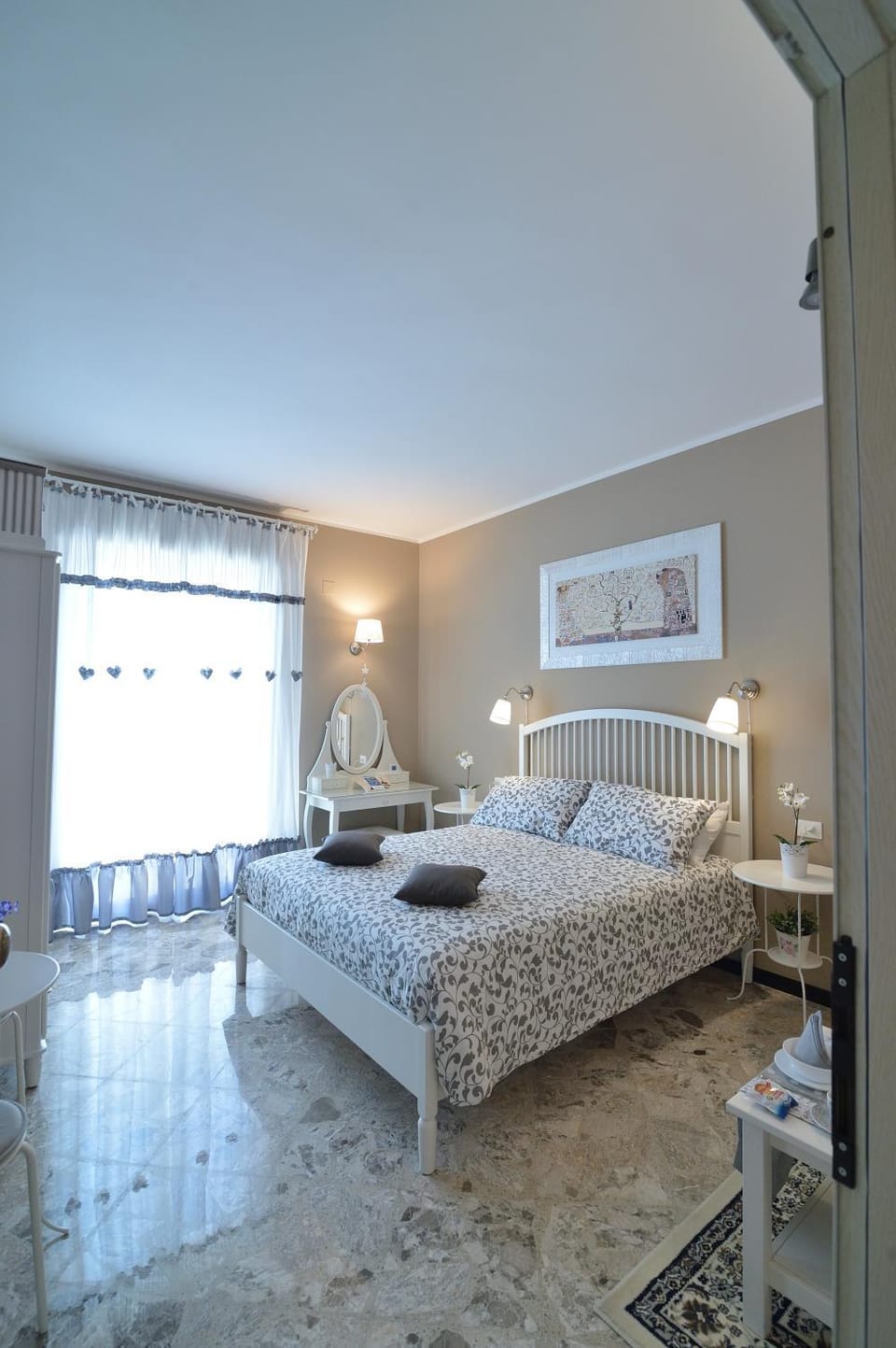 Photo of the whole room, Bedroom, Internal: Not applicable to any particular room