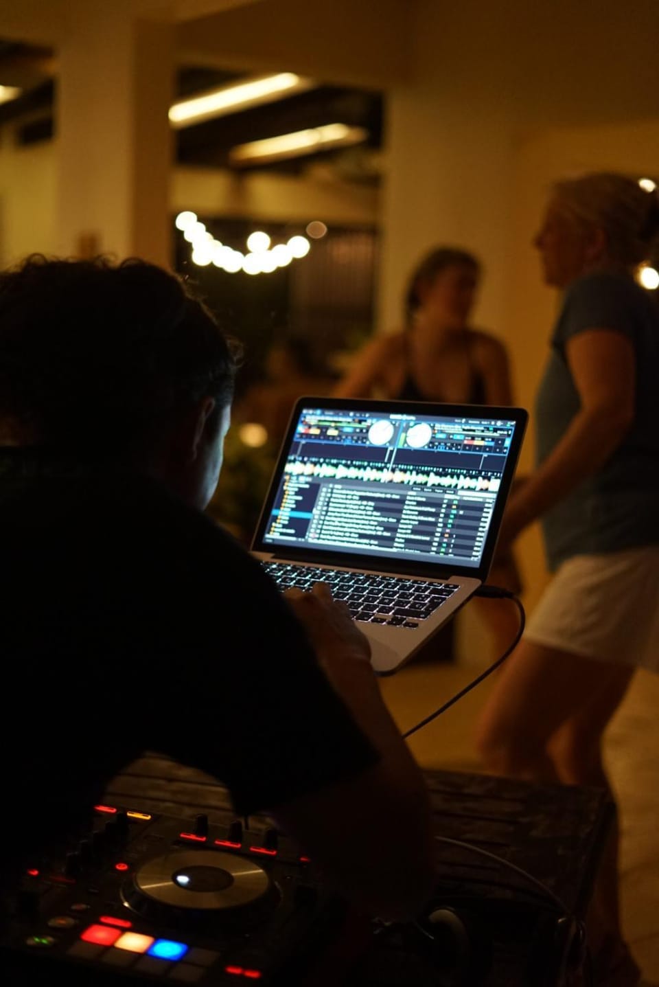 People, Lounge or bar, Evening entertainment