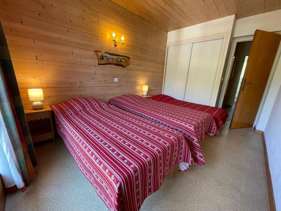 Bed, Photo of the whole room, Bedroom, wardrobe