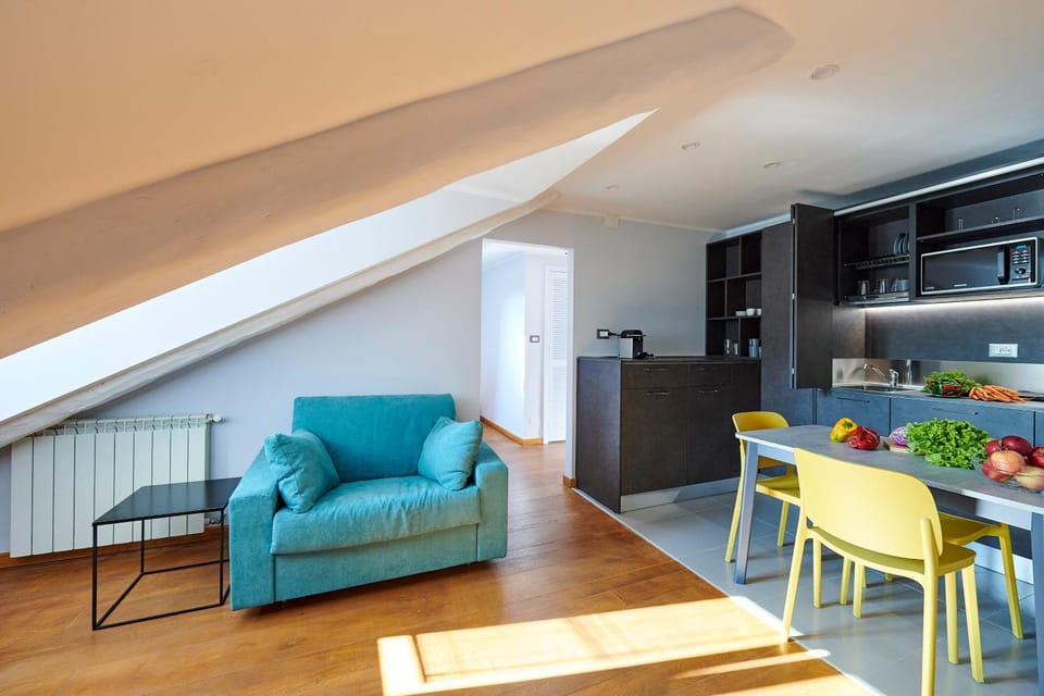 Kitchen or kitchenette, Living room, Seating area, Dining area