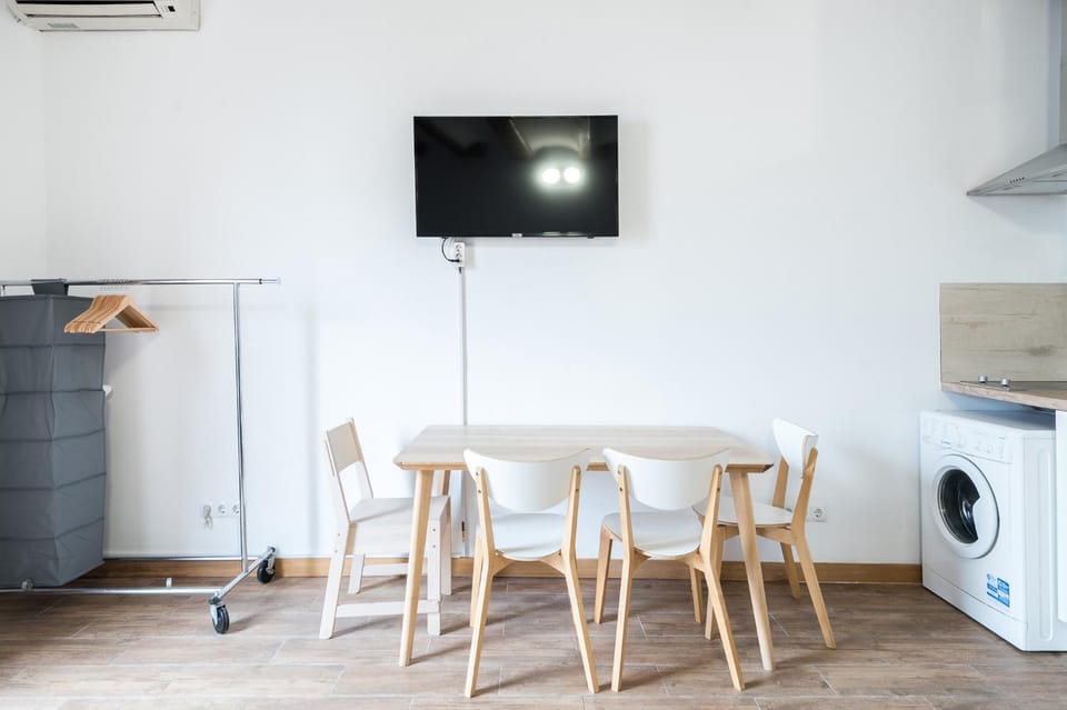 TV and multimedia, Seating area, Dining area, Dinner