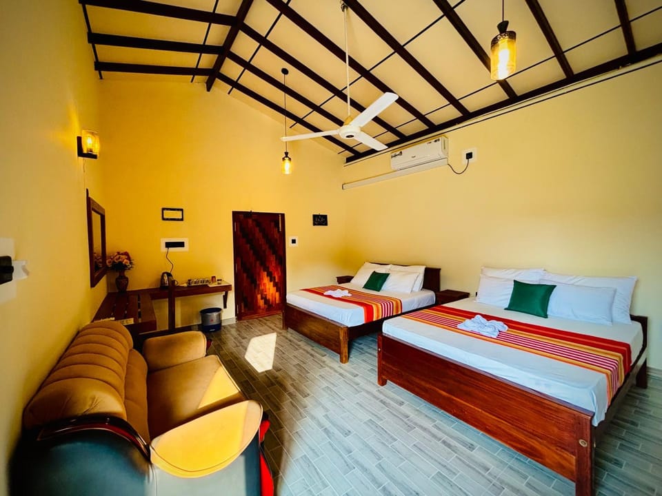 Bed, Living room, Photo of the whole room, Seating area, Bedroom, air conditioner