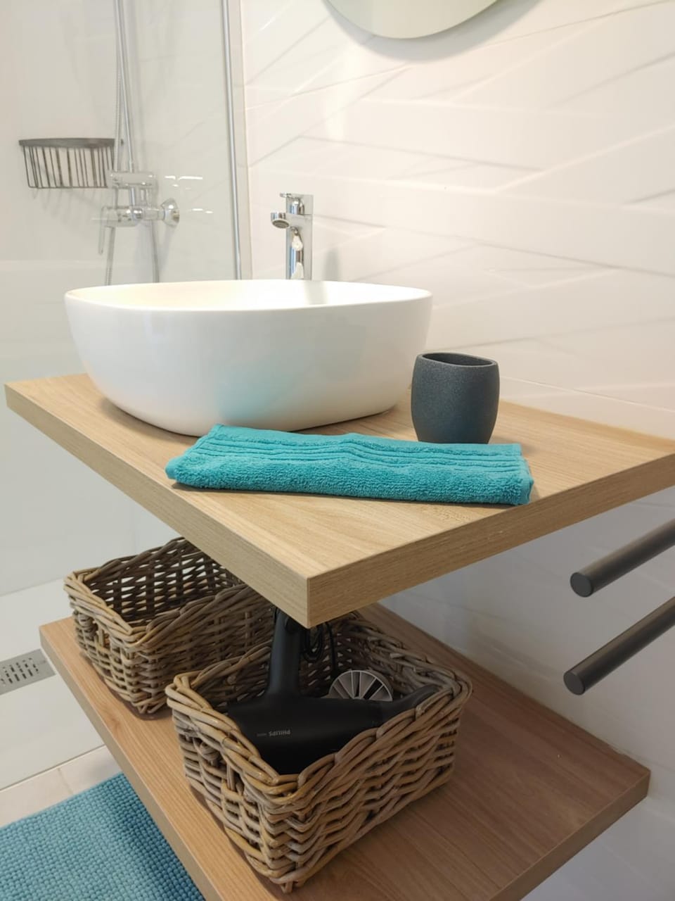 Bathroom, towels