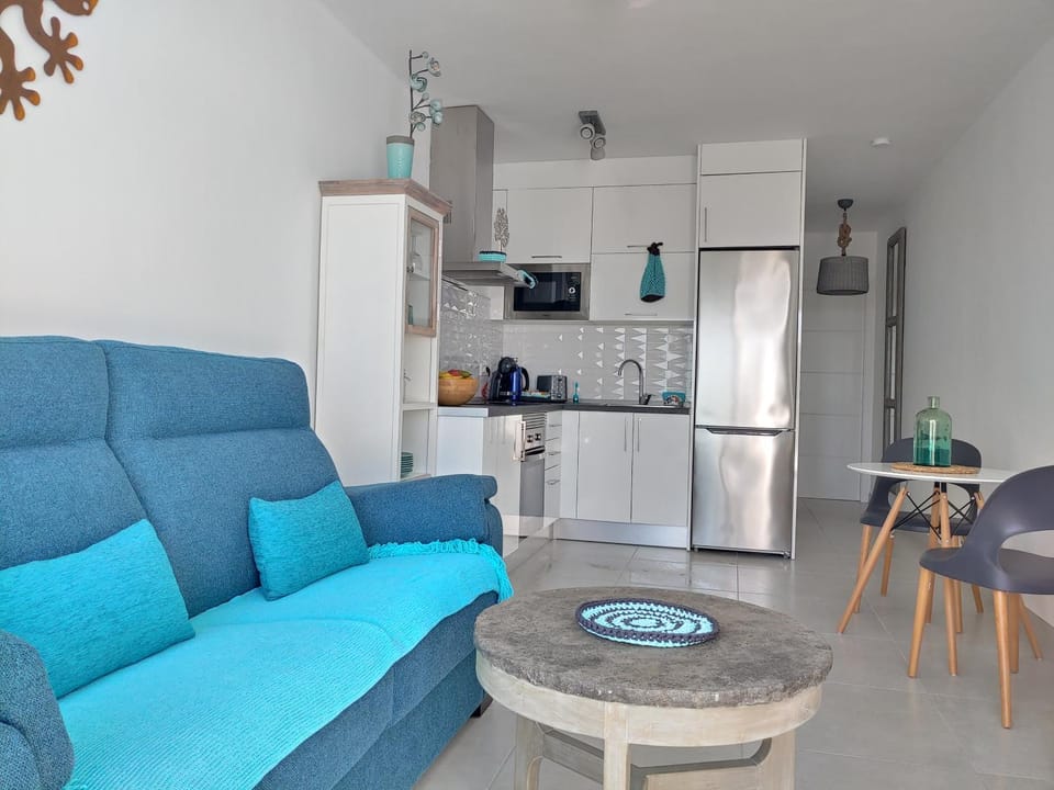 Kitchen or kitchenette, Living room, oven, stove