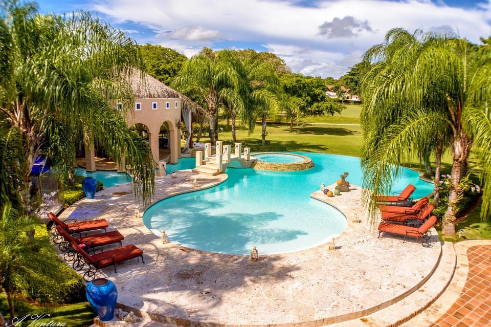 Garden view, Pool view, Swimming pool, Swimming pool, sunbed