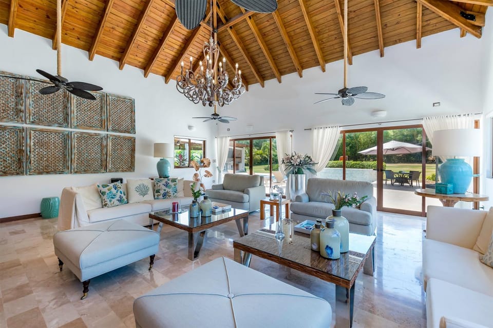 Communal lounge/ TV room, Living room, Seating area