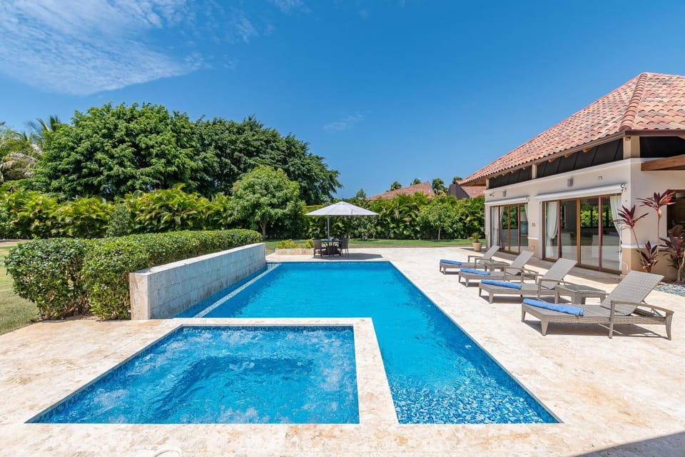 Property building, Garden view, Pool view, Swimming pool