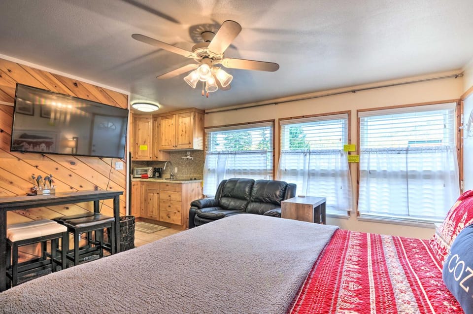 Cozy Studio w/ Fireplace ~ 1 Mi to Ski Resort Apartment in Brian Head