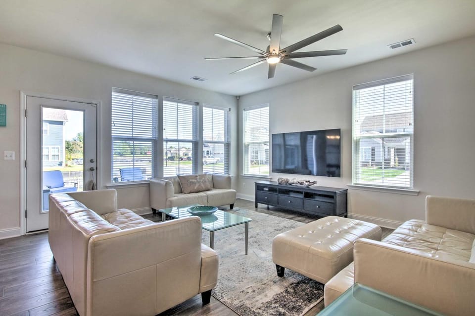 Beach Shuttle, 3 Pools: Bishop's Landing Townhome House in Sussex County