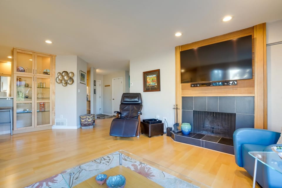 Modern Anchorage Condo - Half-Mi to Downtown! House in Anchorage