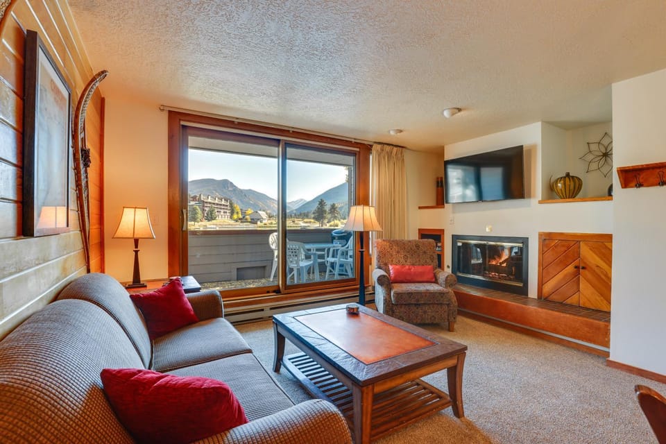 1 Mi to Keystone Ski Lift: Lakefront 4-Season Gem House in Keystone