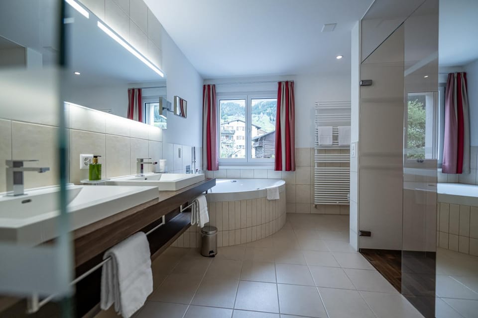 Shower, Hot Tub, Bathroom