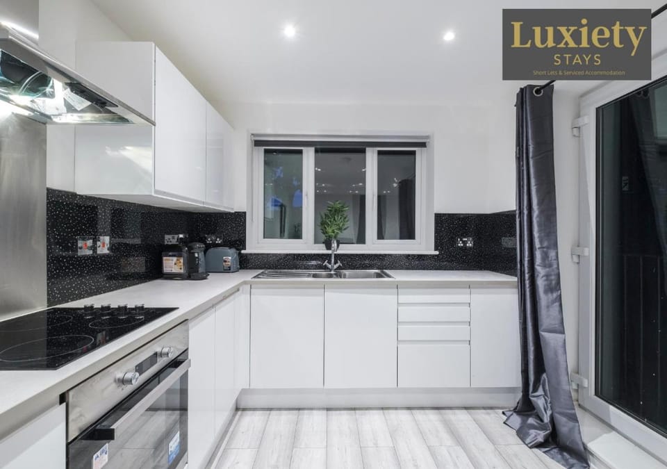 Kitchen or kitchenette, kitchen