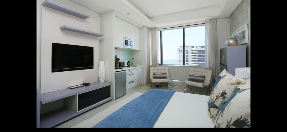 Kitchen or kitchenette, Bedroom