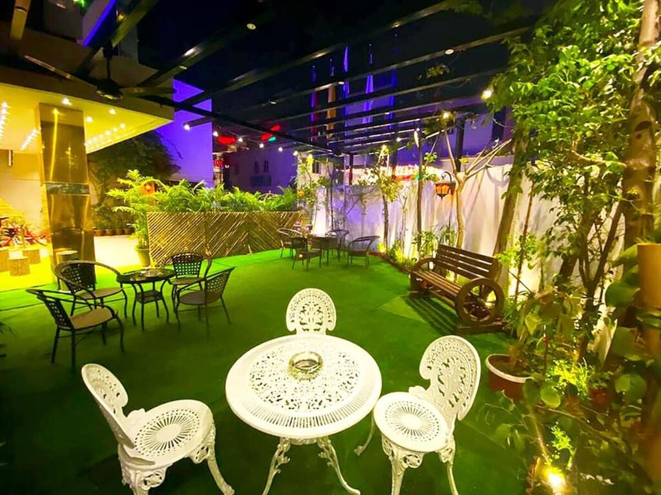 Restaurant/places to eat, Garden, Garden view, Garden view