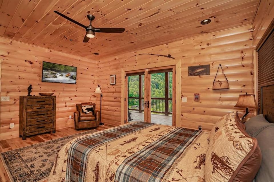 Roaring Fork Lodge House in Gatlinburg
