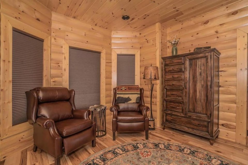 Roaring Fork Lodge House in Gatlinburg