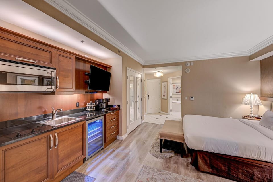 Luxury Studio MGM Signature Best Location Lazy River No Resort Fee Apartment hotel in Las Vegas Strip