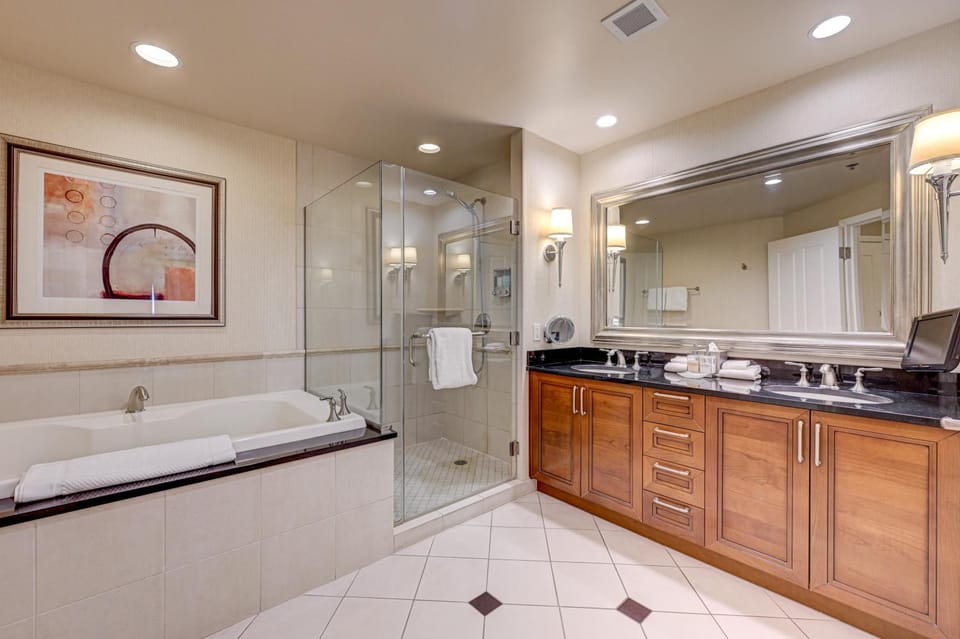 Luxury Studio MGM Signature Best Location Lazy River No Resort Fee Apartment hotel in Las Vegas Strip