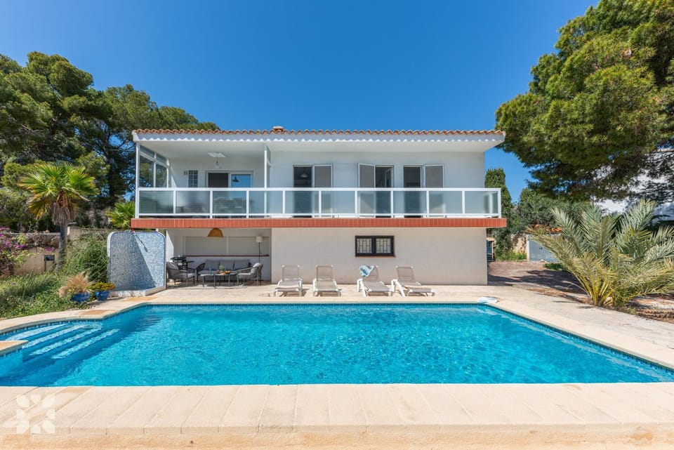 Property building, Patio, Spring, Day, Garden, Garden view, Pool view, Swimming pool, sunbed