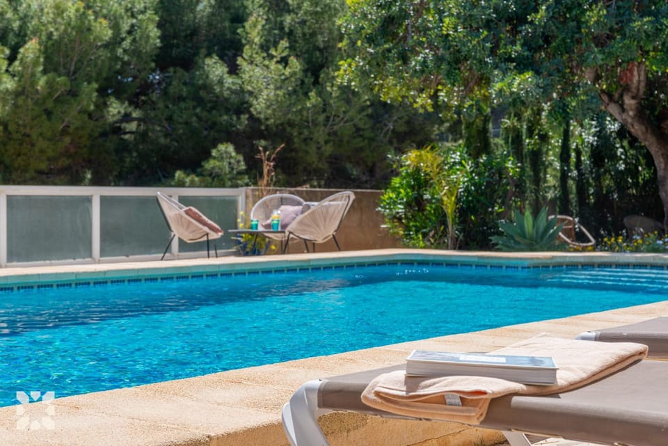 Patio, Spring, Day, Natural landscape, Garden, Garden view, Pool view, Swimming pool, sunbed