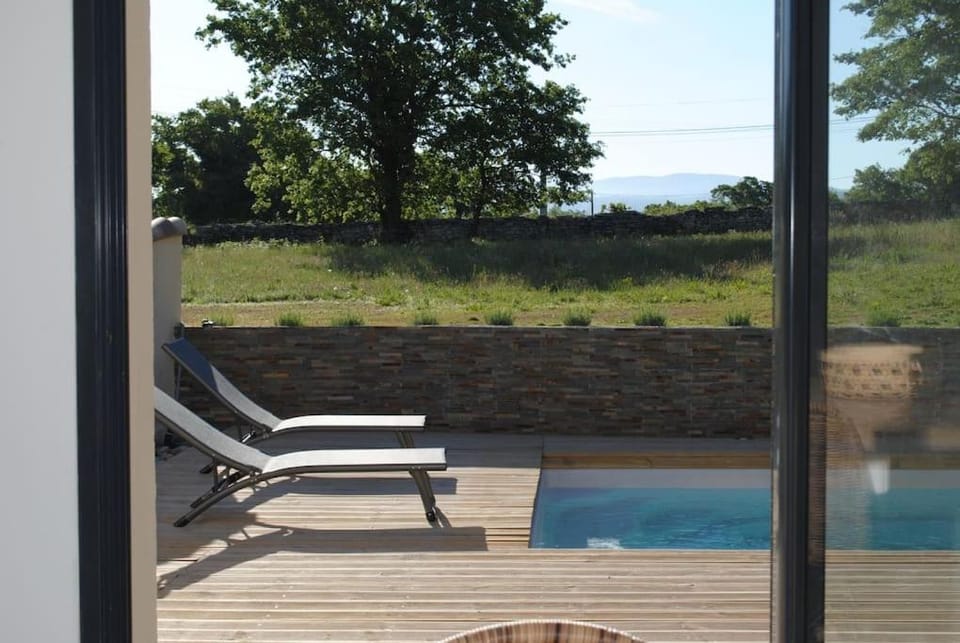 Villa pleine campagne, piscine chauffée , Lubéron House in Lacoste