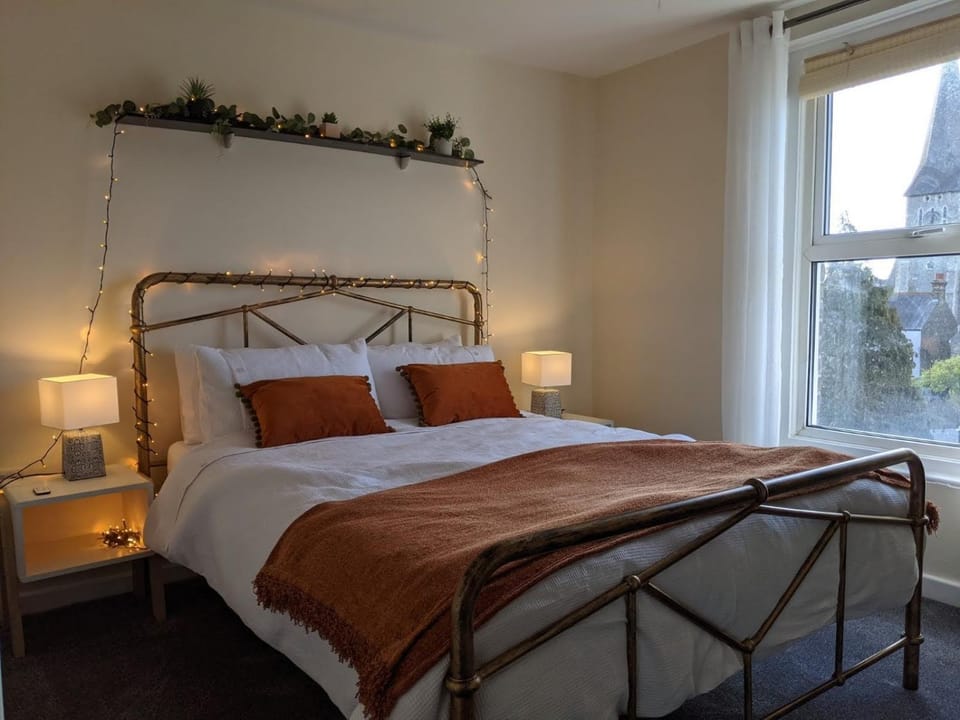 Bed, Photo of the whole room, Bedroom, heating
