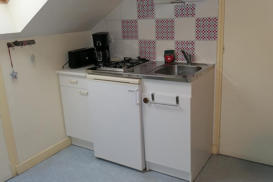 Coffee/tea facilities, Kitchen or kitchenette, Dining area