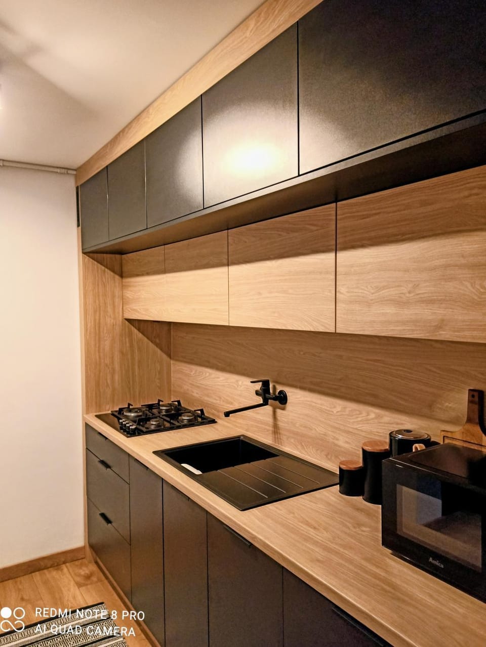 Coffee/tea facilities, Kitchen or kitchenette, stove