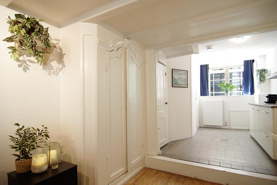 Cosy apartment right in the city center with AIRCO! Bed and Breakfast in Amsterdam