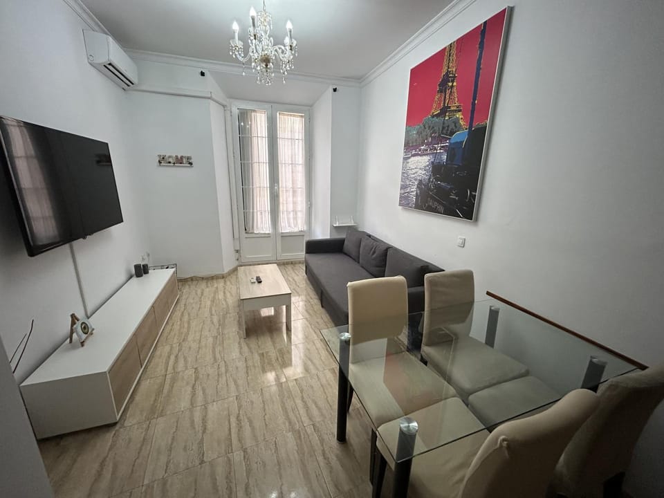 Living room, Photo of the whole room