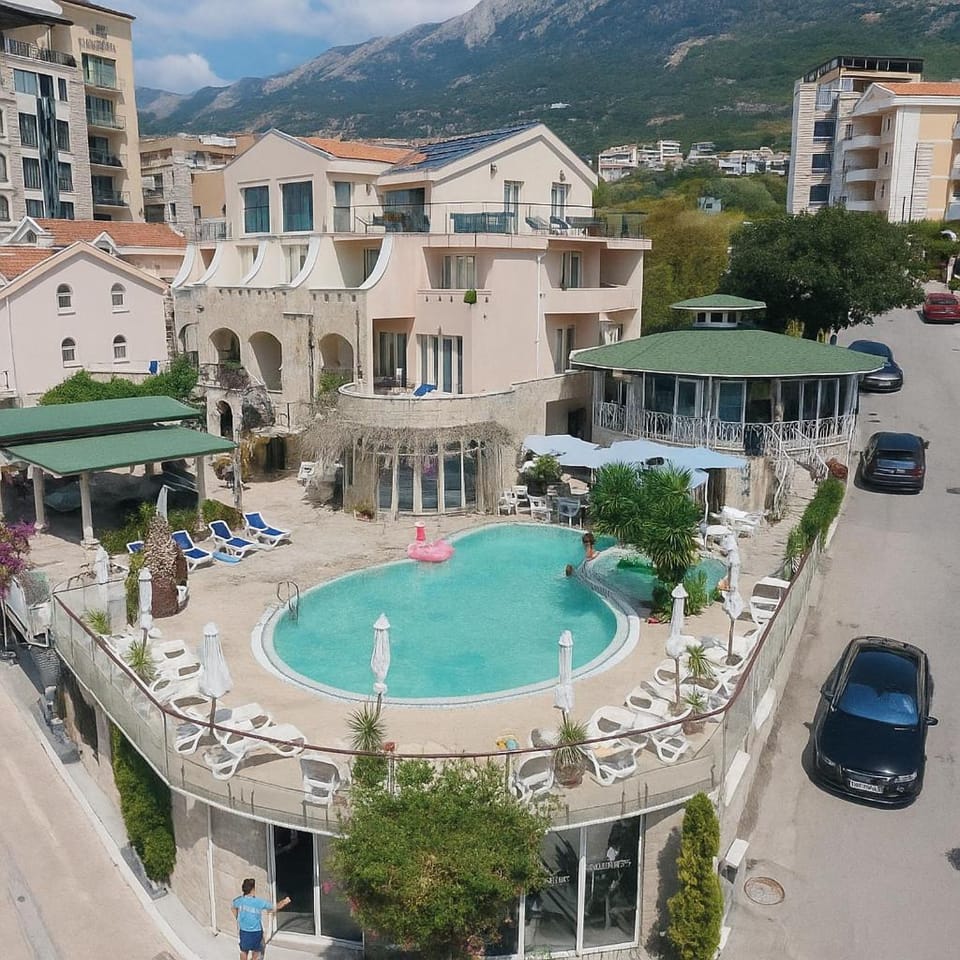 Property building, Day, Natural landscape, Bird's eye view, Mountain view, Pool view, Street view, Swimming pool