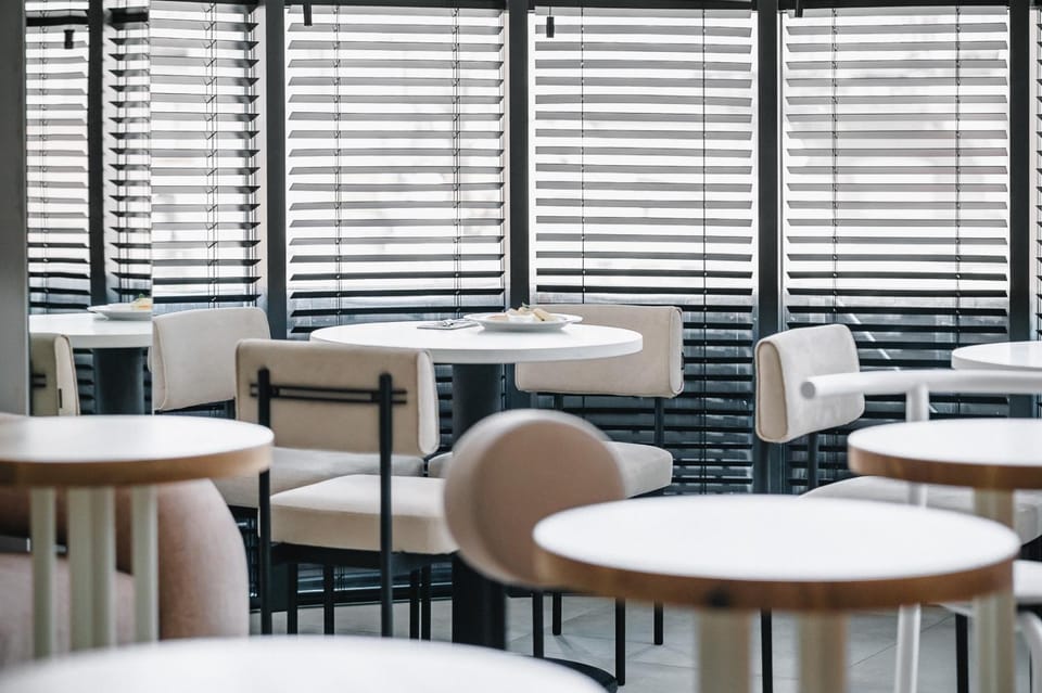 Restaurant/places to eat, Banquet/Function facilities, Seating area